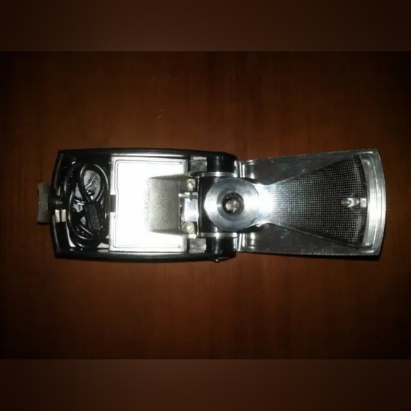 Vintage 35mm Film Camera. - Picture 6 of 10